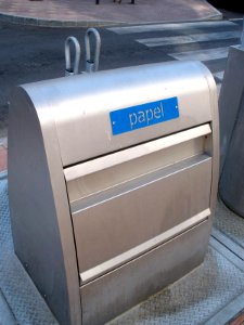 Fuengirola - Contenedores de reciclaje 3