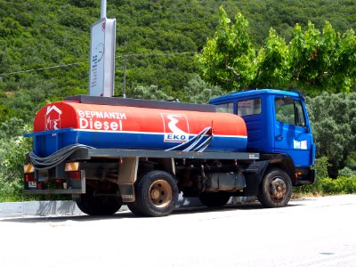 Fuel bowser Mercedes, pic1
