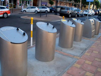 Fuengirola - Contenedores de reciclaje 1