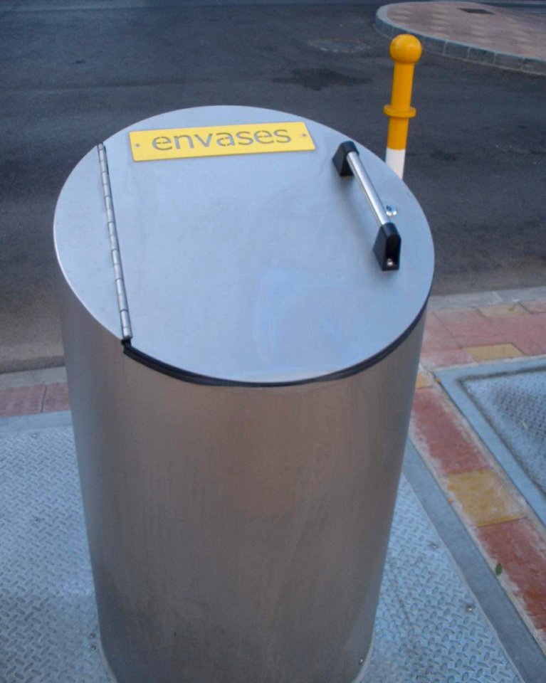 Fuengirola - Contenedores de reciclaje 2