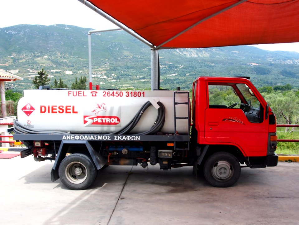 Fuel bowser Toyota, pic1