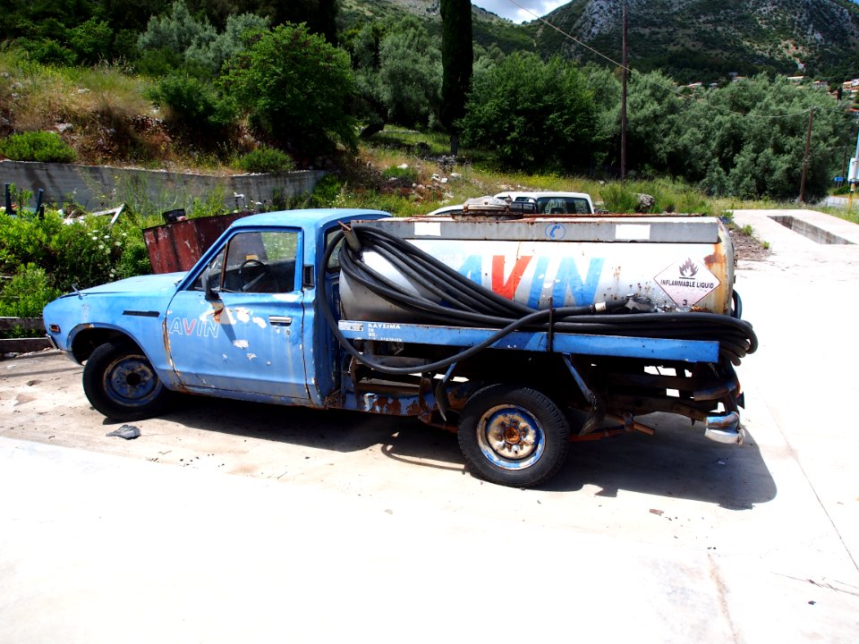 Fuel bowser Datsun 1500, AVIN, pic2