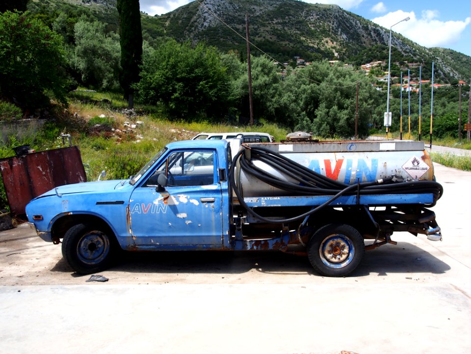 Fuel bowser Datsun 1500, AVIN, pic3