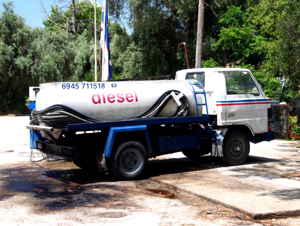 Fuel bowser Mazda, Aegean, pic1