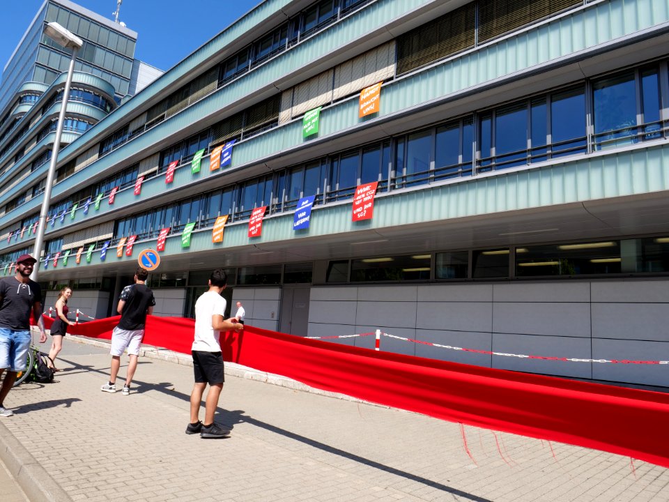 FridaysForFuture protest Cottbus red line at LEAG headquater 26-07-2019 05