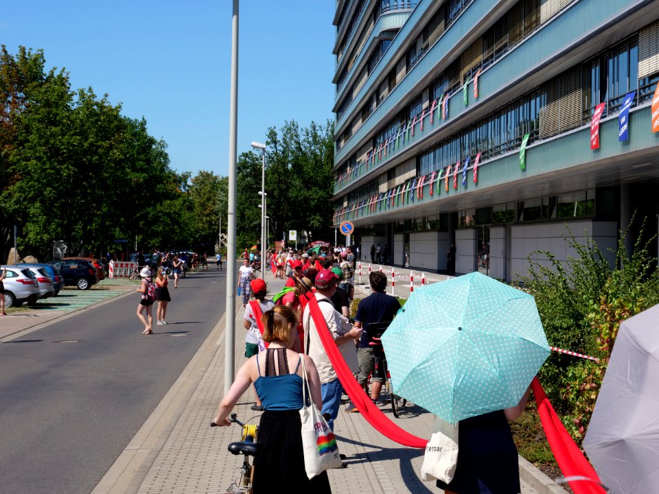 FridaysForFuture protest Cottbus red line at LEAG headquater 26-07-2019 26