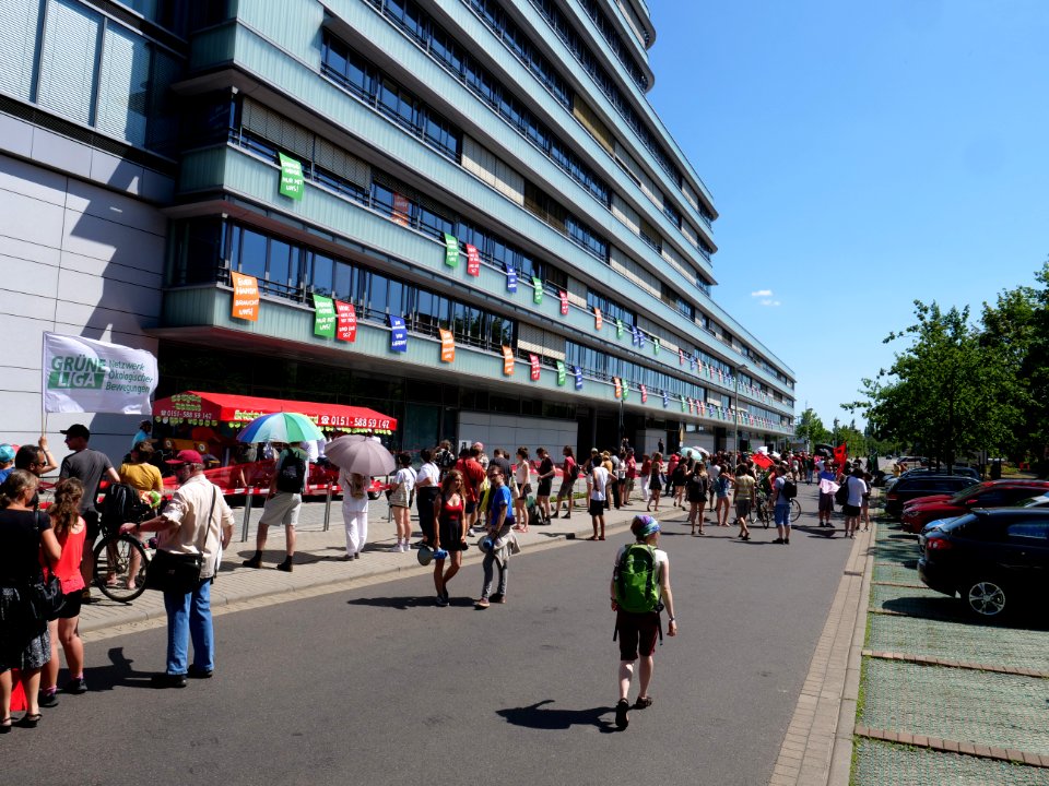 FridaysForFuture protest Cottbus red line at LEAG headquater 26-07-2019 02