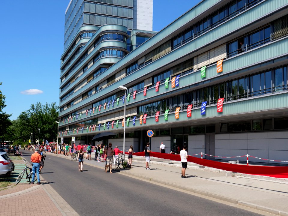 FridaysForFuture protest Cottbus red line at LEAG headquater 26-07-2019 07