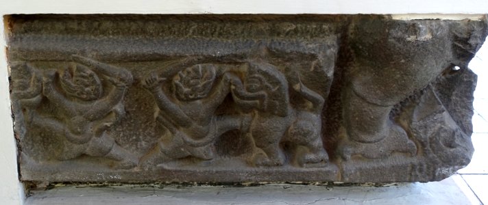 Frieze, 12th century, Binh Dinh - Museum of Cham Sculpture - Danang, Vietnam - DSC01484