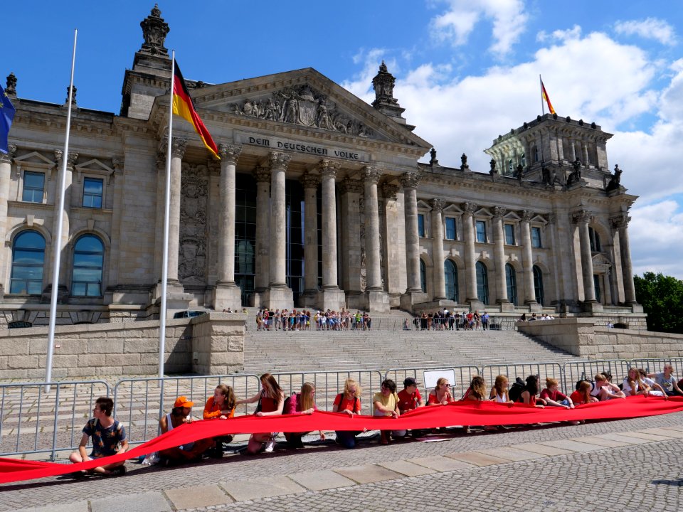 FridaysForFuture protest Berlin human chain 28-06-2019 56