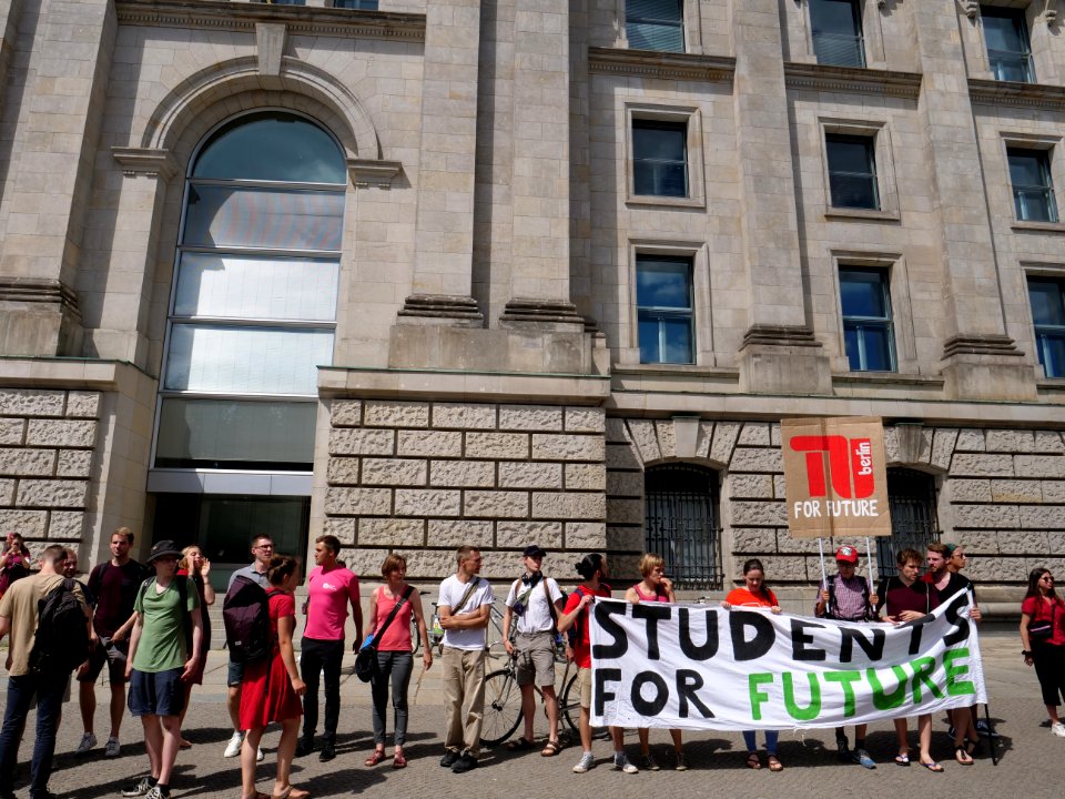 FridaysForFuture protest Berlin human chain 28-06-2019 61