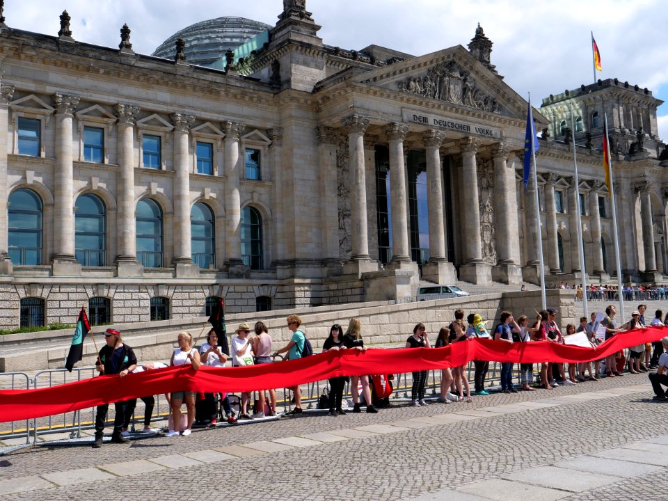 FridaysForFuture protest Berlin human chain 28-06-2019 55