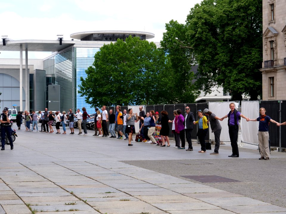 FridaysForFuture protest Berlin human chain 28-06-2019 47