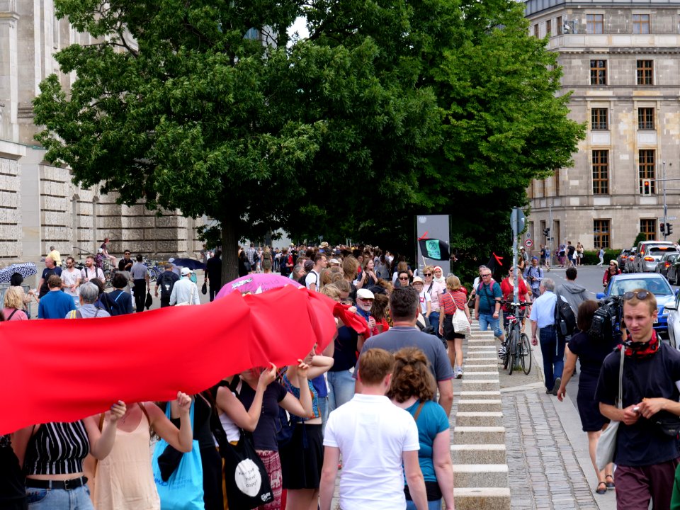 FridaysForFuture protest Berlin human chain 28-06-2019 36