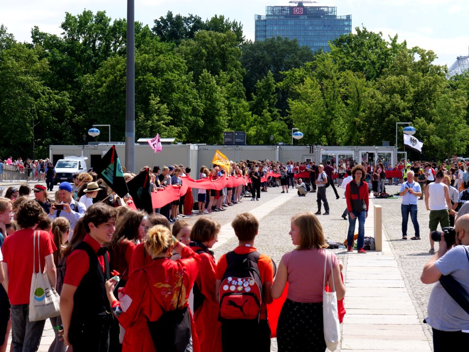 FridaysForFuture protest Berlin human chain 28-06-2019 54