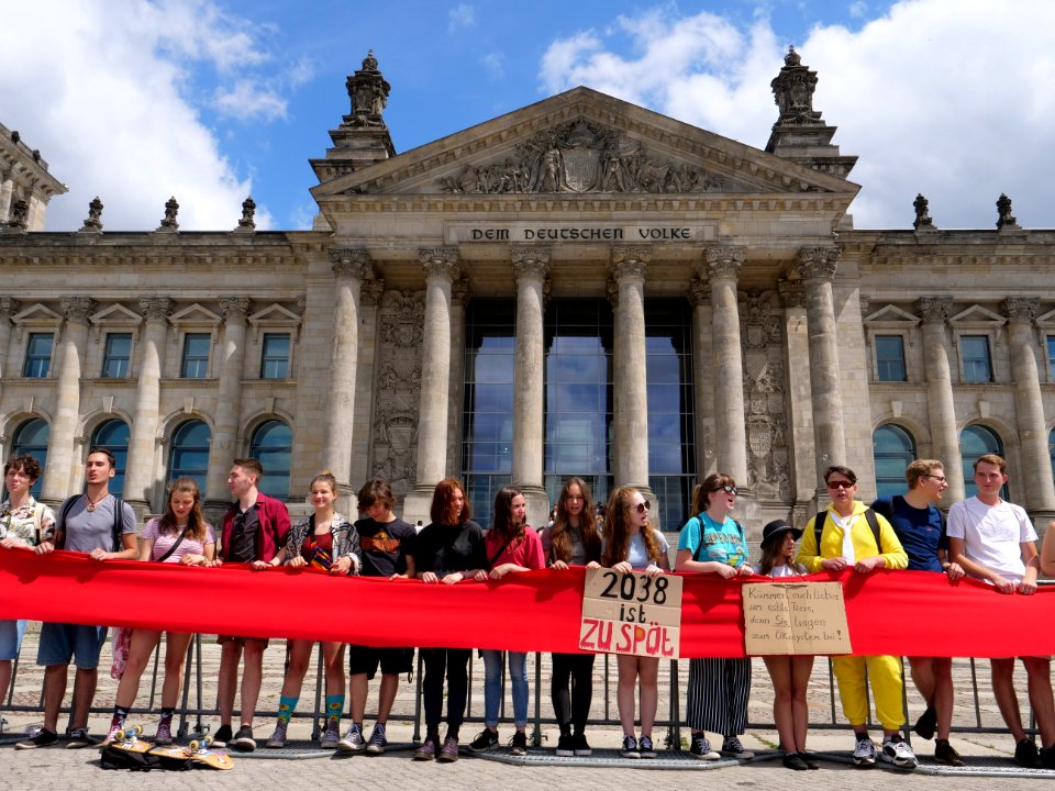 FridaysForFuture protest Berlin human chain 28-06-2019 28