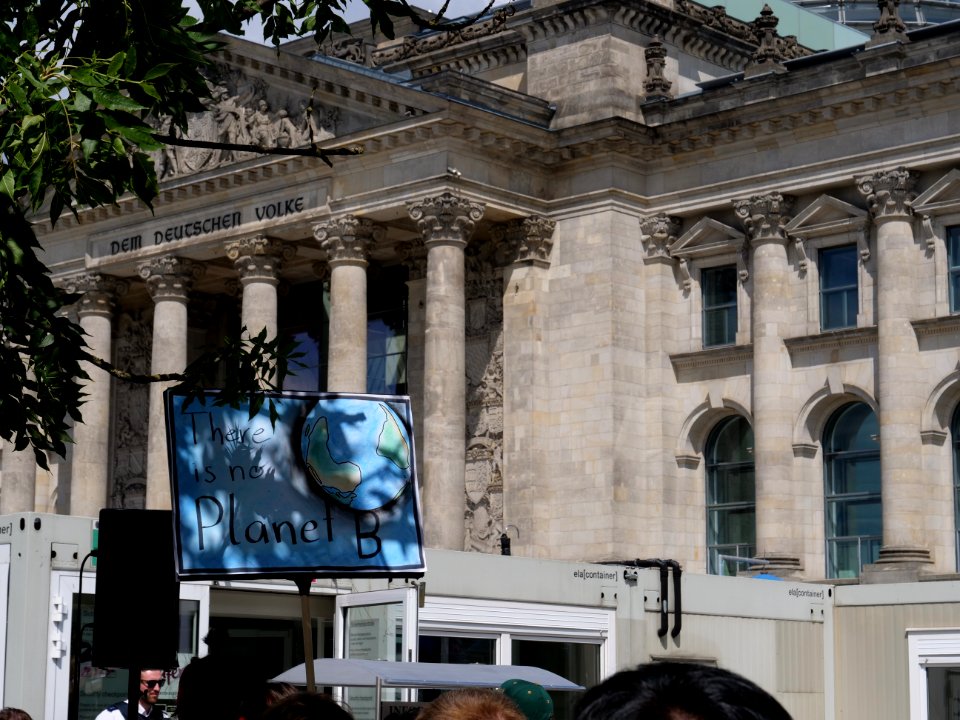 FridaysForFuture protest Berlin human chain 28-06-2019 66