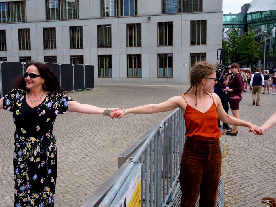 FridaysForFuture protest Berlin human chain 28-06-2019 41