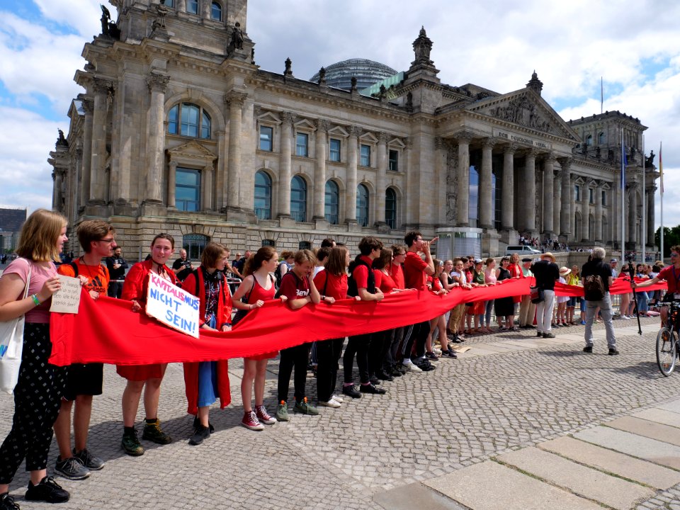FridaysForFuture protest Berlin human chain 28-06-2019 19