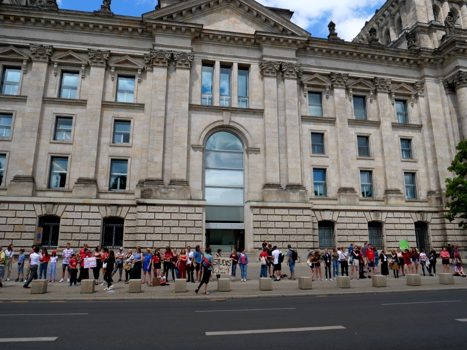 FridaysForFuture protest Berlin human chain 28-06-2019 39