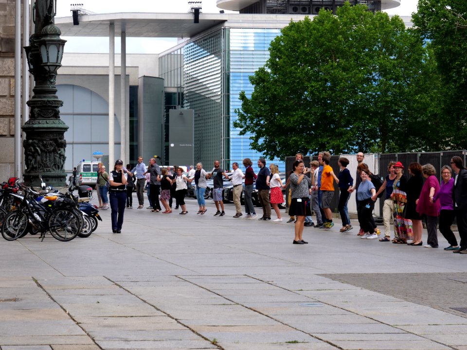 FridaysForFuture protest Berlin human chain 28-06-2019 46