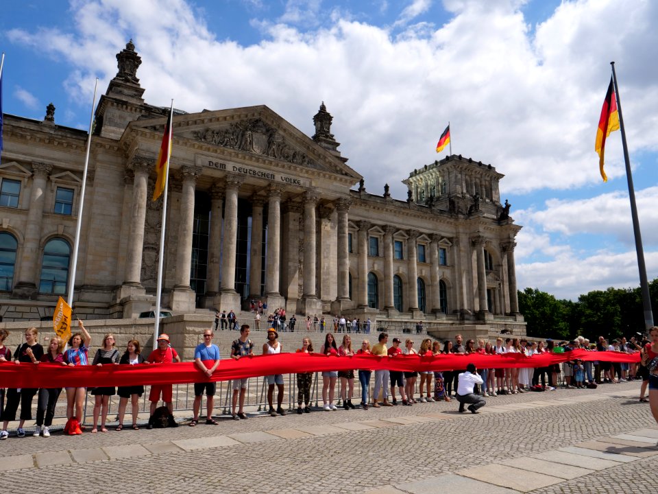 FridaysForFuture protest Berlin human chain 28-06-2019 30