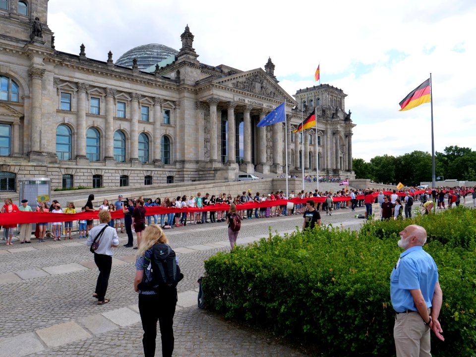 FridaysForFuture protest Berlin human chain 28-06-2019 22