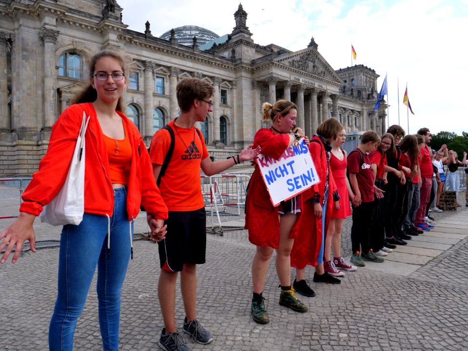 FridaysForFuture protest Berlin human chain 28-06-2019 10