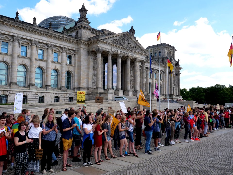 FridaysForFuture protest Berlin human chain 28-06-2019 74