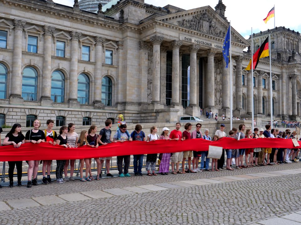 FridaysForFuture protest Berlin human chain 28-06-2019 23