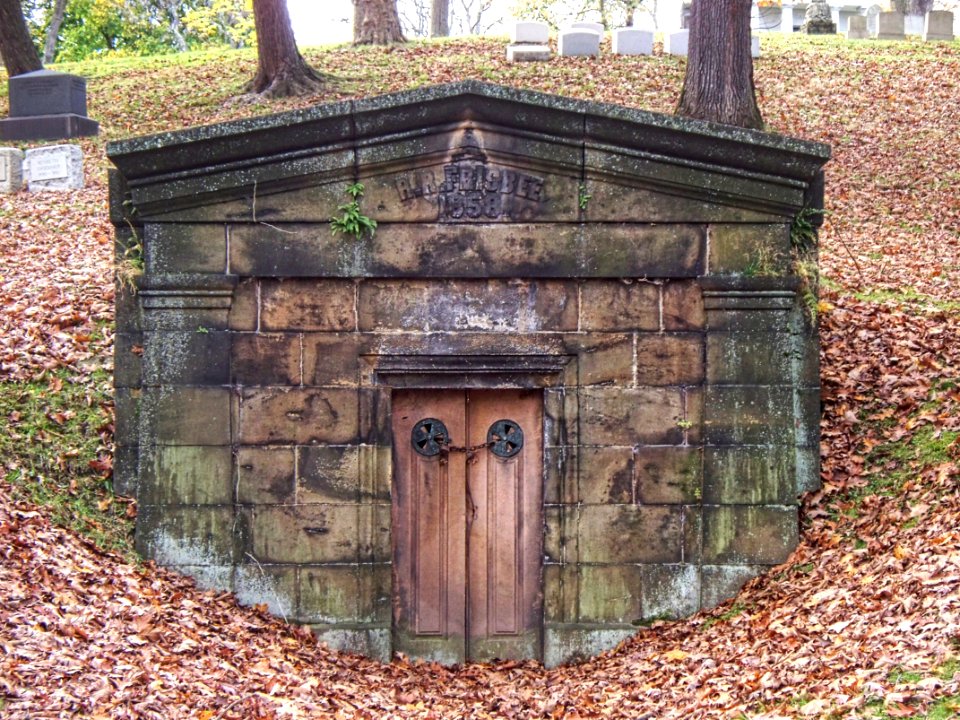 Frisbee (R. R.) Mausoleum, Allegheny Cemetery, 2015-11-02, 01