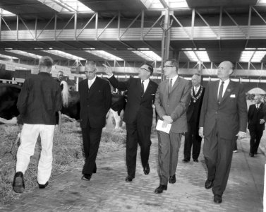 Frisiana te Leeuwarden officieel door minister J E Andriessen geopend Ministe, Bestanddeelnr 915-5291