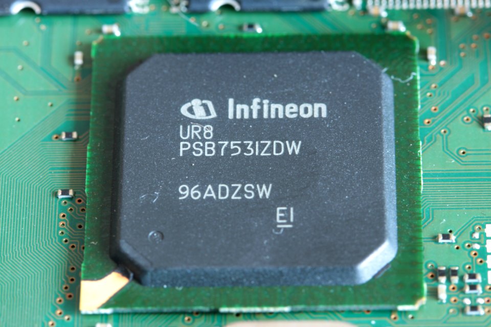 Fritz!Box Fon WLAN 7270 v3 Details 2012-10-14-0759
