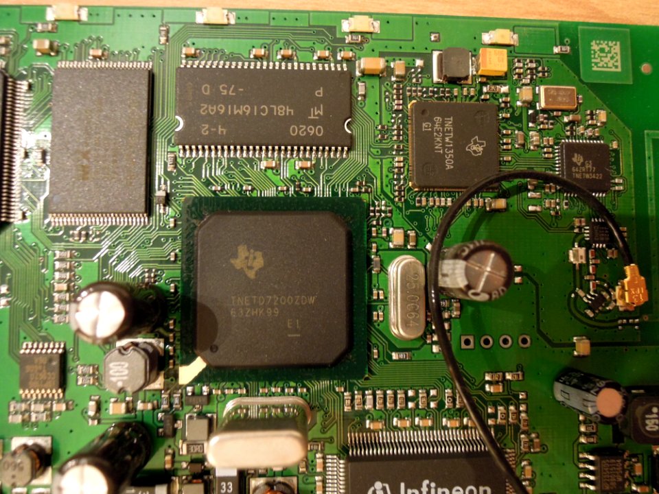 Fritz!Box 7170v1 Platinenvorderseite AR7 von Texas Instruments