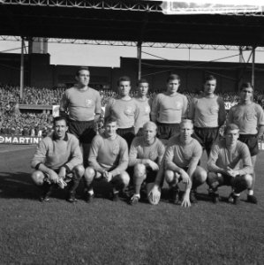 Frits Nederlands elftal, v.l.n.r. Schrijvers, Muller, Burgers, Rinus Israel, Vel, Bestanddeelnr 918-3251