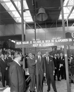 Frisiana te Leeuwarden officieel door minister J E Andriessen geopend, Bestanddeelnr 915-5288 photo