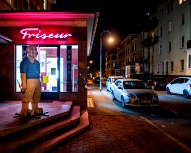 Friseur Knapp in Tübingen Figur vor dem Eingang 2019