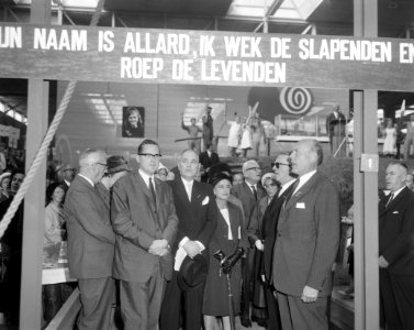 Frisiana te Leeuwarden officieel door minister J E Andriessen geopend Ministe, Bestanddeelnr 915-5292