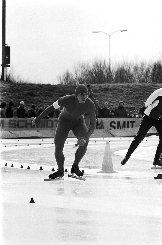 Frits Schalij bij de start van zijn rit op de 500 meter, Bestanddeelnr 930-1359