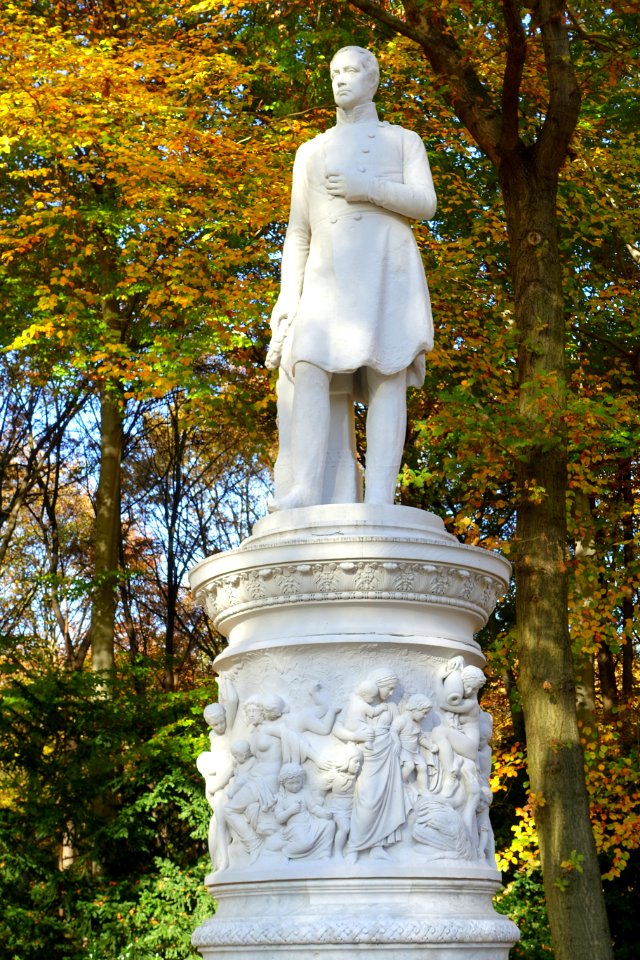 Friedrich Wilhelm III by Friedrich Drake - Großer Tiergarten, Berlin, Germany - DSC09479