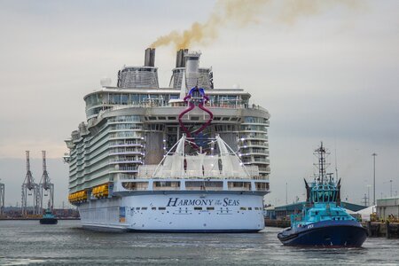 Harmony of the seas cruiser port