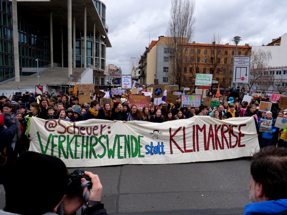 Front banner of the FridaysForFuture demonstration Berlin 15-03-2019 37