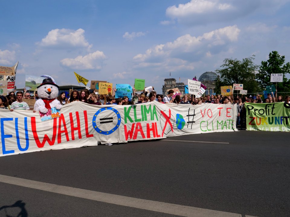 Front of the FridaysForFuture protest Berlin 24-05-2019 120