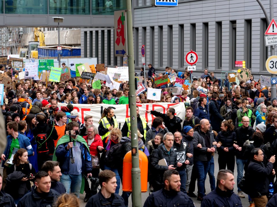 Front of the FridaysForFuture demonstration Berlin 29-03-2019 10