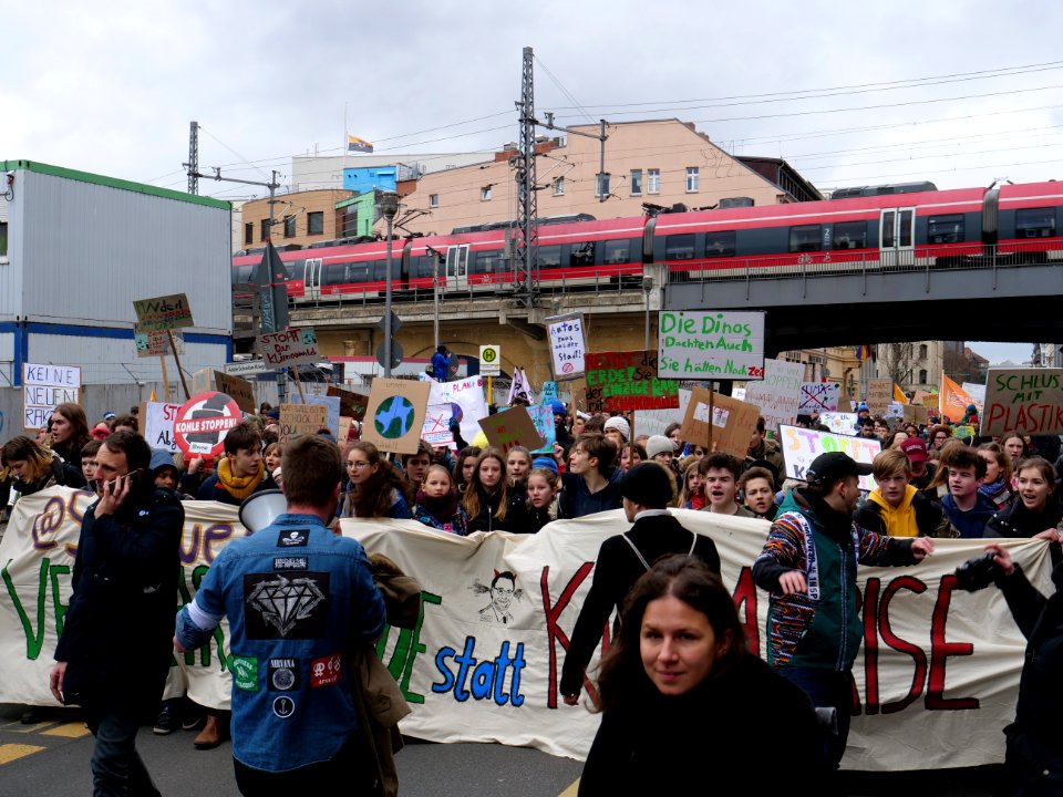 Front banner of the FridaysForFuture demonstration Berlin 15-03-2019 31