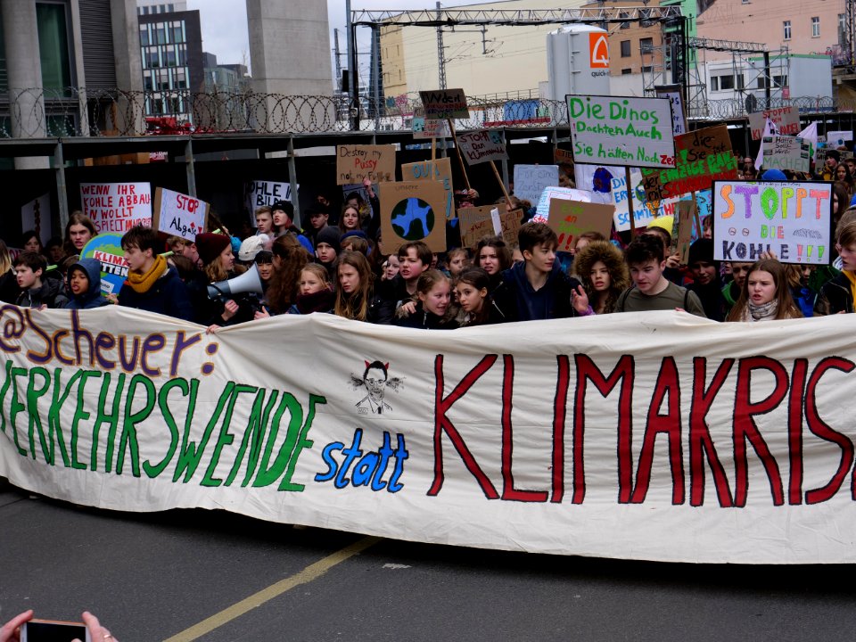 Front banner of the FridaysForFuture demonstration Berlin 15-03-2019 32