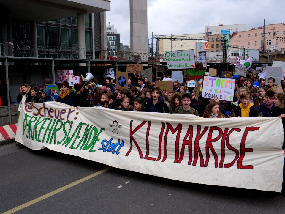 Front banner of the FridaysForFuture demonstration Berlin 15-03-2019 34