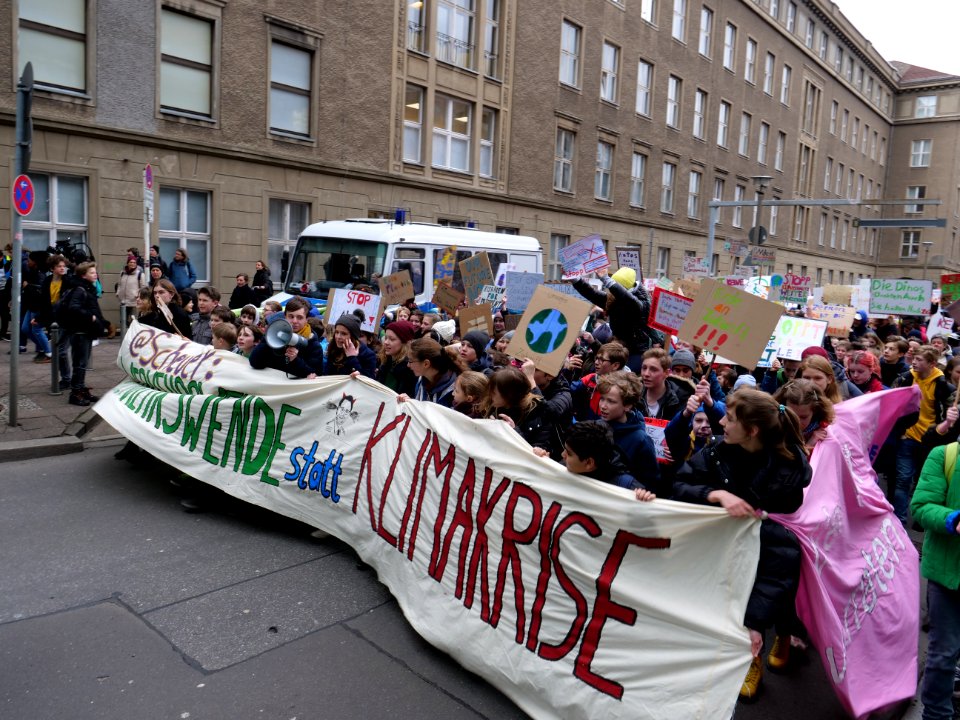 Front banner of the FridaysForFuture demonstration Berlin 15-03-2019 22