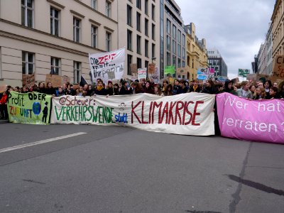 Front banner of the FridaysForFuture demonstration Berlin 15-03-2019 67
