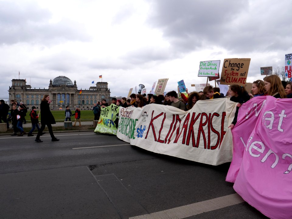 Front banner of the FridaysForFuture demonstration Berlin 15-03-2019 48